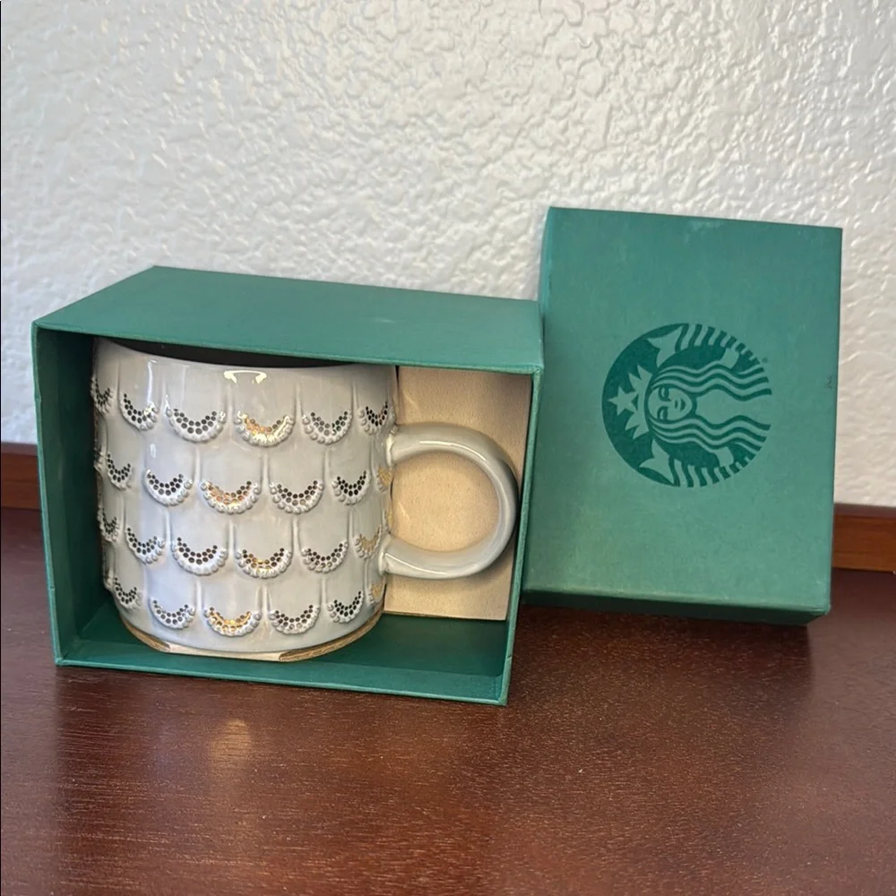 Starbucks Mermaid Siren Scales White and Gold Scallop Mug